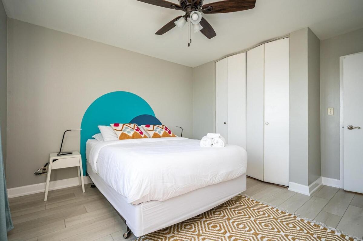 Holiday home Downtown! 5 Beds! Onsite Parking! View! New Renovated! Lm1806