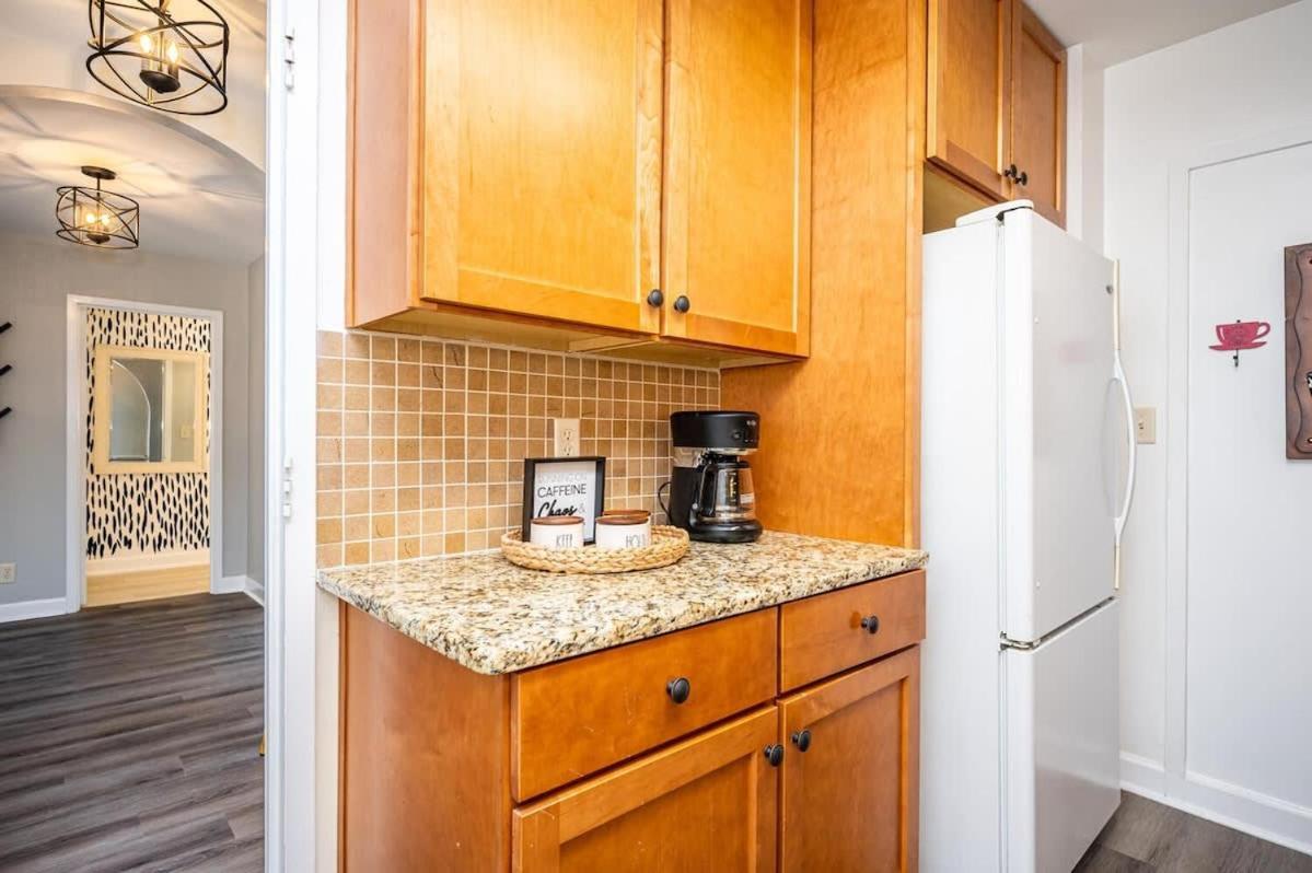 Holiday home Downtown! 5 Beds! Onsite Parking! View! New Renovated! Lm1806 *