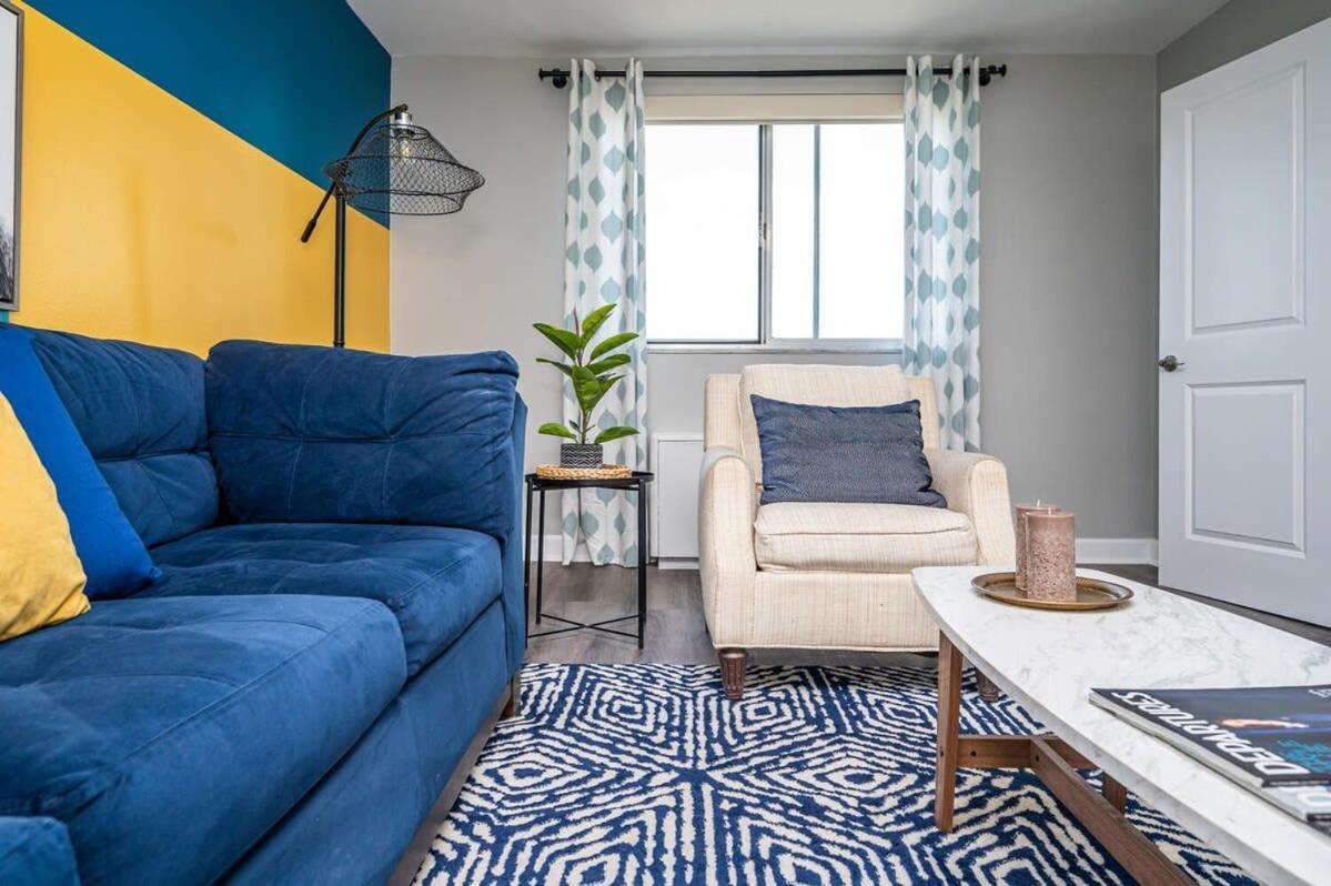 Holiday home Downtown! 5 Beds! Onsite Parking! View! New Renovated! Lm1806 *